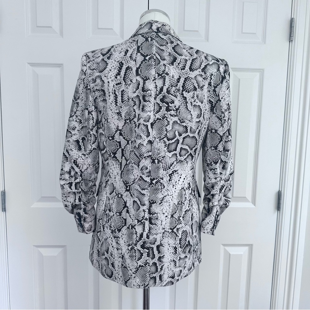 DKNY Chic Women’s Snakeskin Blazer,Trendy,Ruched Long Sleeve Jacket, Size 2 - Picture 2 of 6